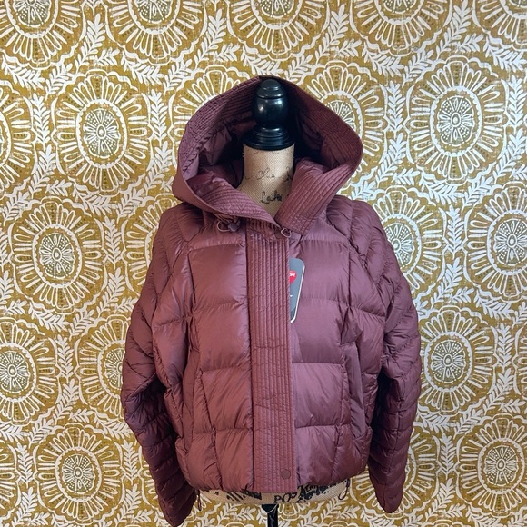 NWT Nike Swoosh Puffer PrimaLoft Therma-FIT Oversized Hooded Jacket in Red Sz M - Picture 9 of 16